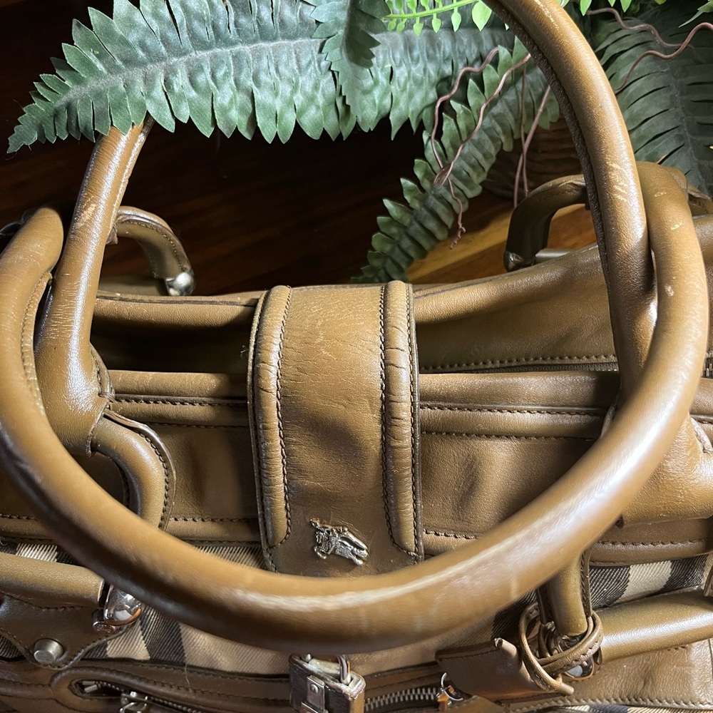 Burberry Brown and Tan Shoulder Bag beautiful. Vintage. Large - Picture 4 of 16